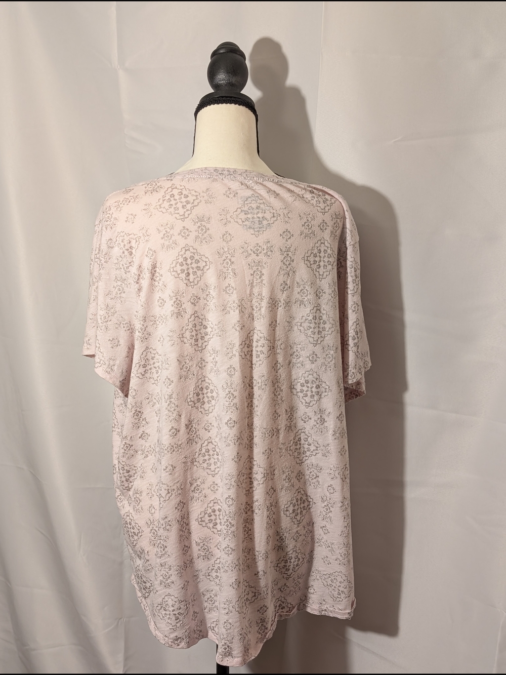 Sonoma Goods For Life Pink V-neck Tee with Silver medallion Print Size 2X - Picture 3 of 16